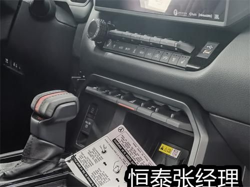 24款丰田红杉四辐式多功能方向盘满足驾驶时想要的操控感