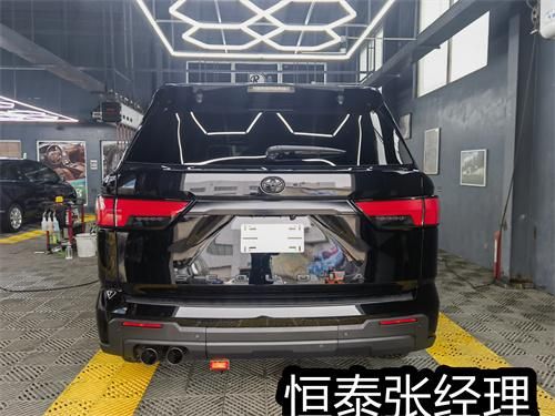 24款丰田红杉四辐式多功能方向盘满足驾驶时想要的操控感