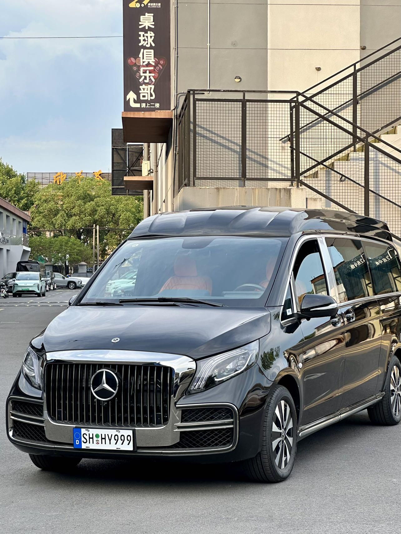 奔驰单门威霆,紫色内饰更有韵味