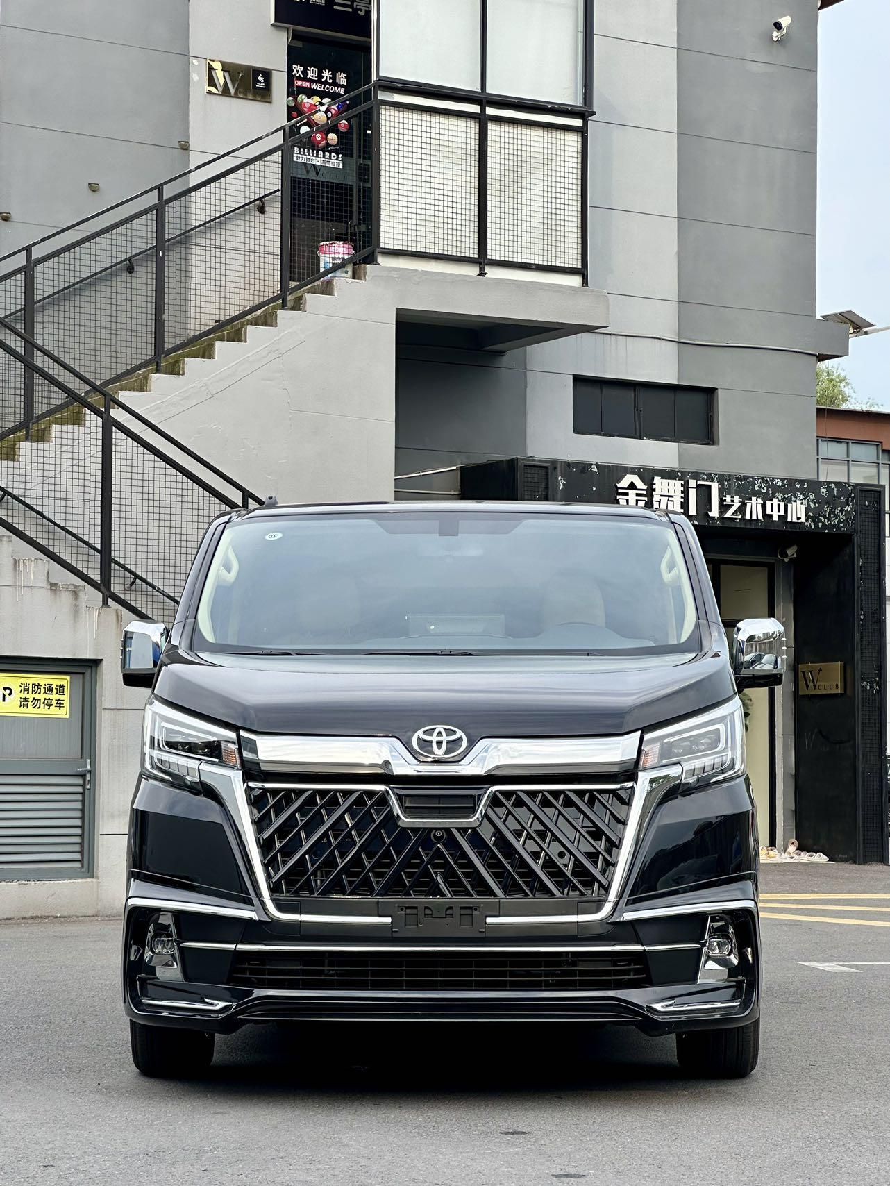 进口丰田萨尔法商务车,3.5v6 尊贵体验