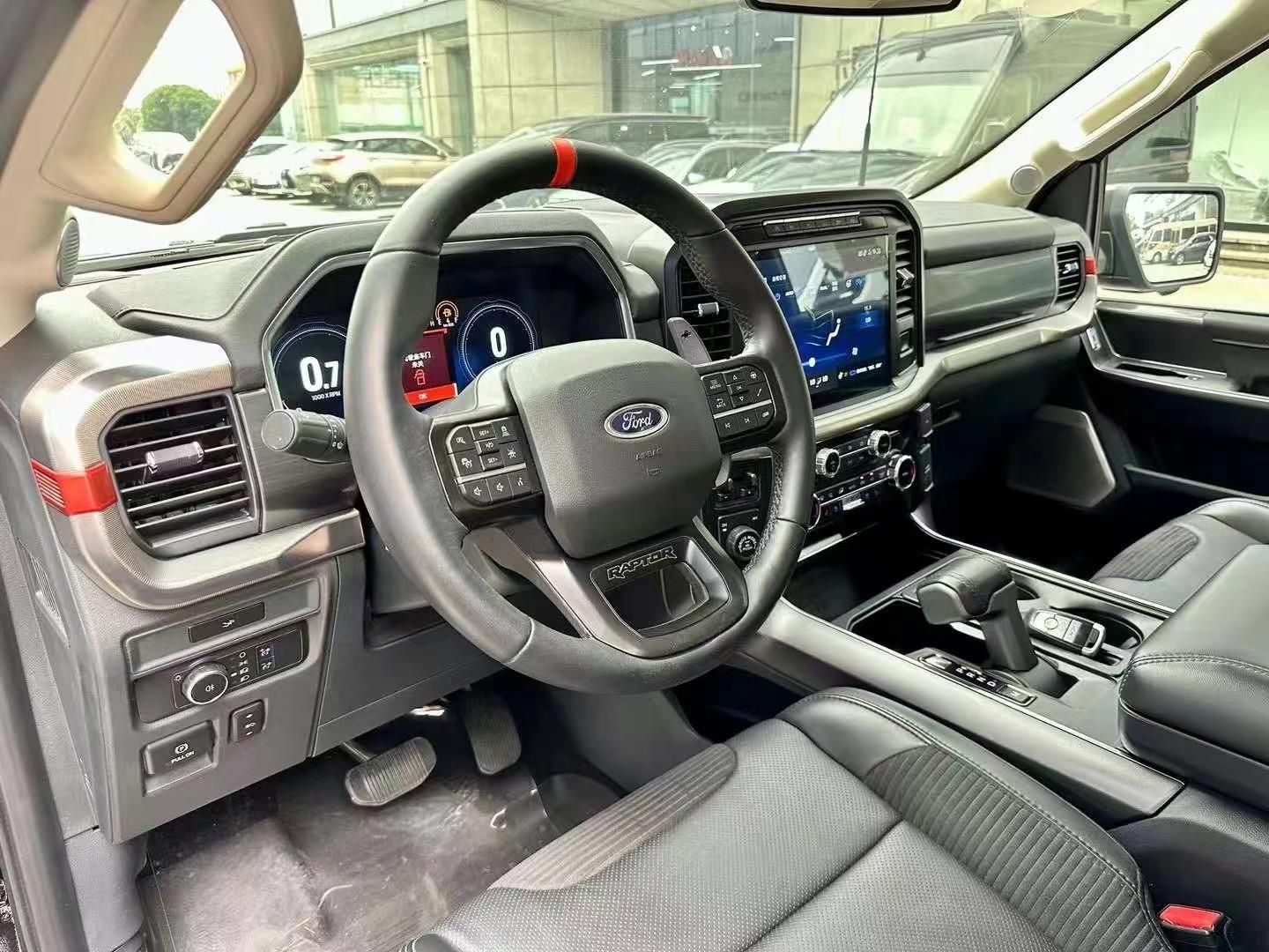 商务与越野于一身的巨无霸SUV，福特勇猛者
