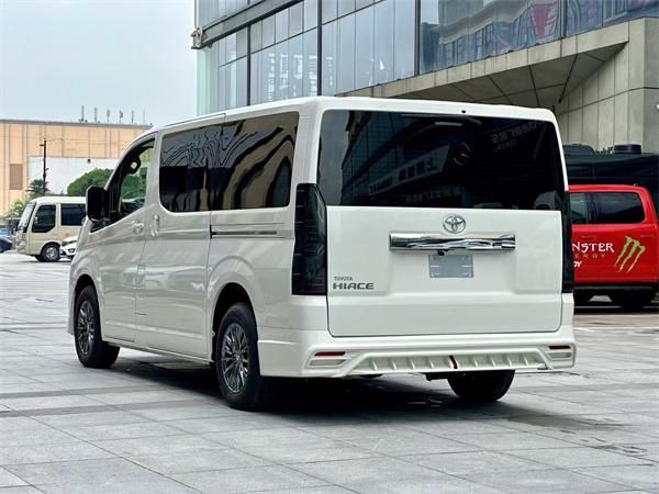 2024款丰田小海狮7座商务车能下地库的进口商务车