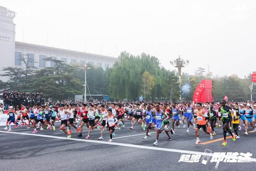 “跑下去！胜意必达”，第五代胜达领跑北京马拉松