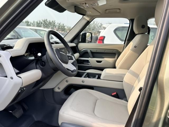 领衔头车2025款路虎卫士柴油欧规平行进口版