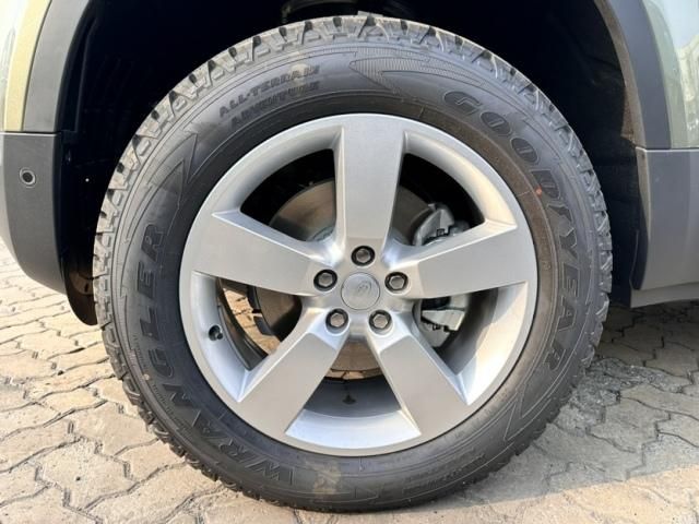 领衔头车2025款路虎卫士柴油欧规平行进口版