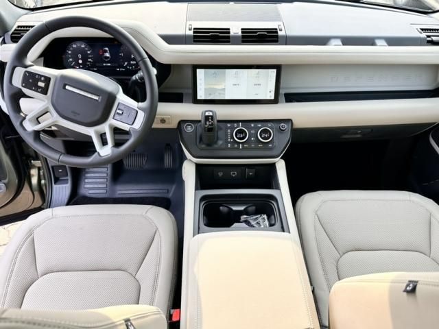 领衔头车2025款路虎卫士柴油欧规平行进口版