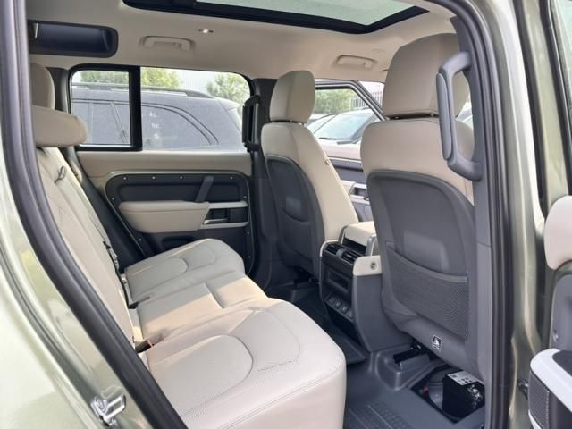 领衔头车2025款路虎卫士柴油欧规平行进口版