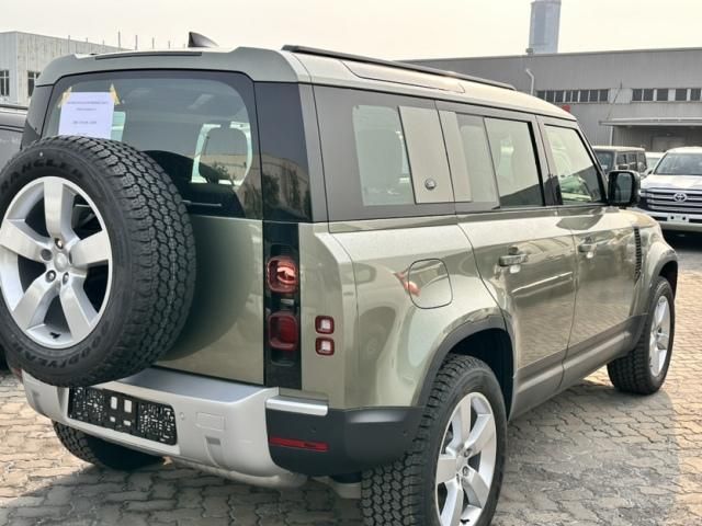 领衔头车2025款路虎卫士柴油欧规平行进口版