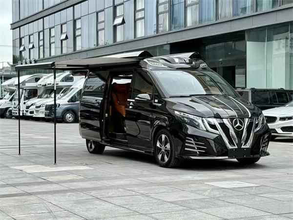 奔驰睿吉玛宿营车：移动的豪华露营天地