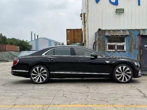 24款欧规宾利飞驰雅度版 展位现车