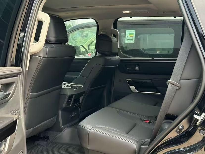 丰田红杉是一款全尺寸 SUV 车型