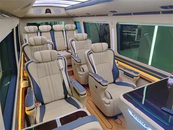 安徽合肥市在哪里看丰田考斯特10座巴士商务车现车？