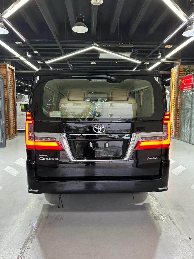 丰田格兰维亚 6座 豪华商务车