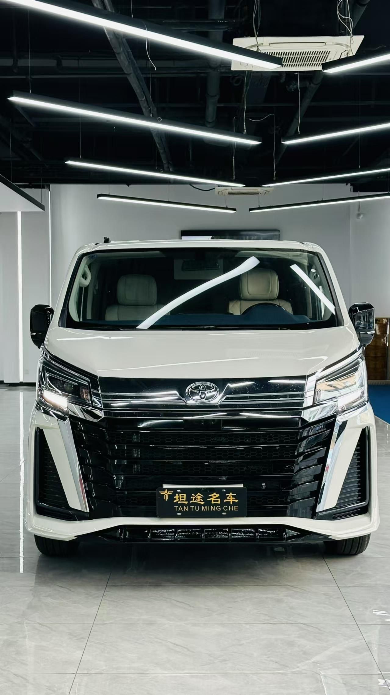 20025款丰田小海狮萨尔法7座豪华MPV