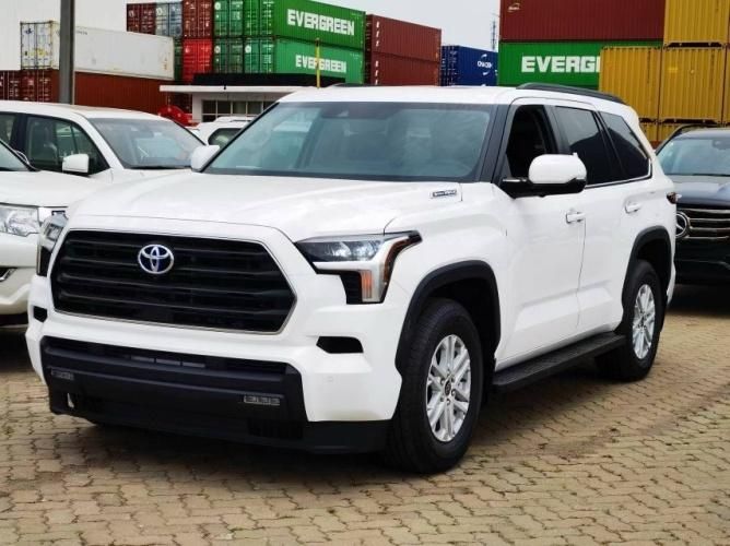 2024款美版丰田红杉3.5T 混动 SR5白/黑天津现车报价88万谈