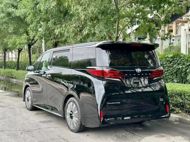 2024款丰田埃尔法搭载2.5L混动 最大功率155Kw现车最新落地价格