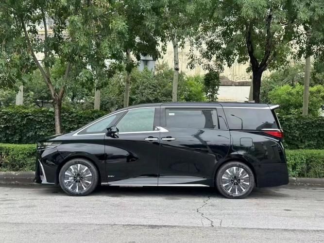2024款丰田埃尔法搭载2.5L混动 最大功率155Kw现车最新落地价格