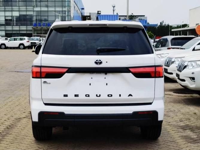 2024款美版丰田红杉3.5T 混动 SR5白/黑天津现车报价88万谈