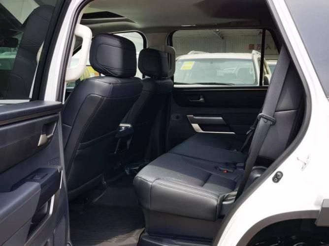 2024款美版丰田红杉3.5T 混动 SR5白/黑天津现车报价88万谈