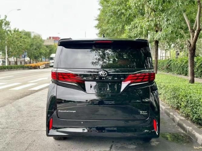 2024款丰田埃尔法搭载2.5L混动 最大功率155Kw现车最新落地价格