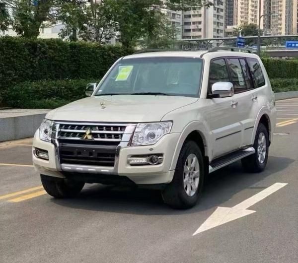 2022款三菱帕杰罗V93 3.0 GLS 织物天津现车最新报价25万