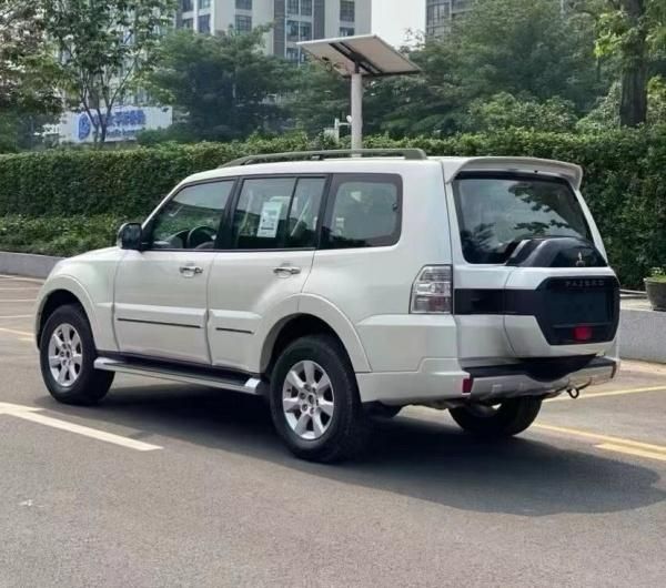 2022款三菱帕杰罗V93 3.0 GLS 织物天津现车最新报价25万