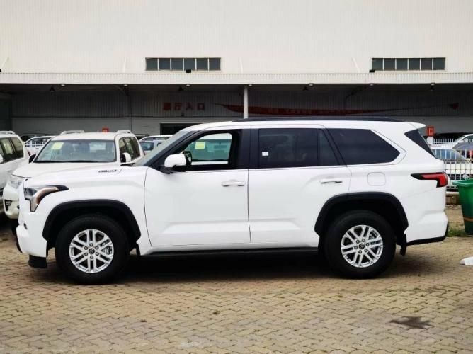 2024款美版丰田红杉3.5T 混动 SR5白/黑天津现车报价88万谈