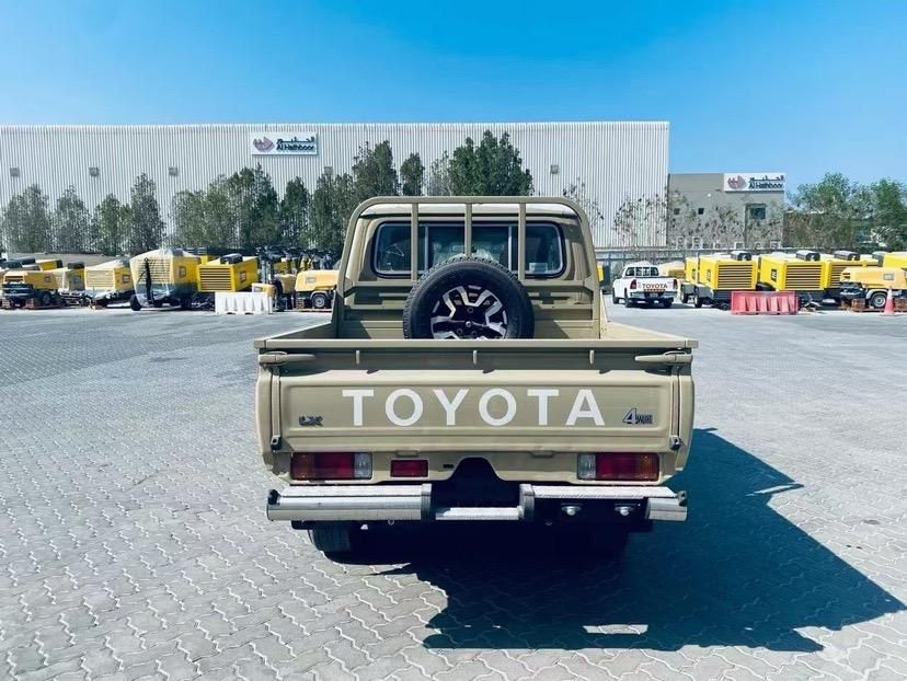 2024款丰田酷路泽LC79 2.8T 柴油 自动 双排价格配置解析