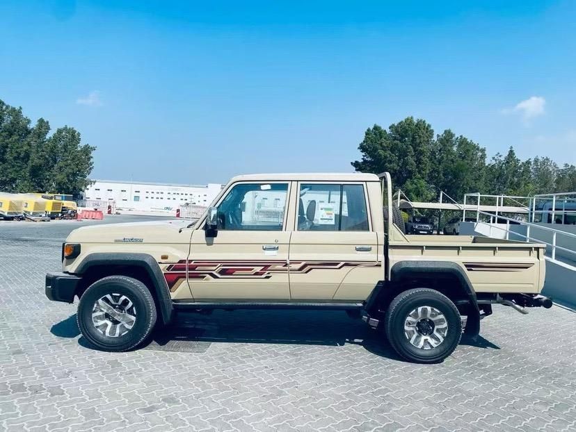 2024款丰田酷路泽LC79 2.8T 柴油 自动 双排价格配置解析