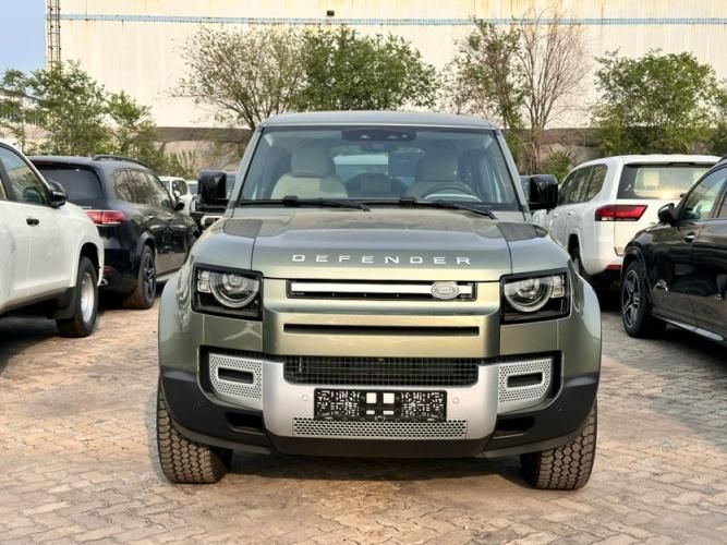 2024款欧版路虎卫士110 四门 3.0T 柴油D200 SE盘古绿/米80万