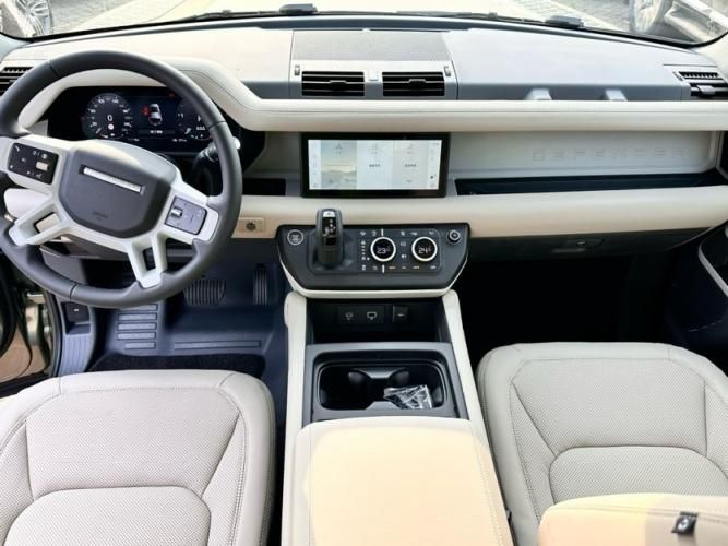 2024款欧版路虎卫士110 四门 3.0T 柴油D200 SE盘古绿/米80万