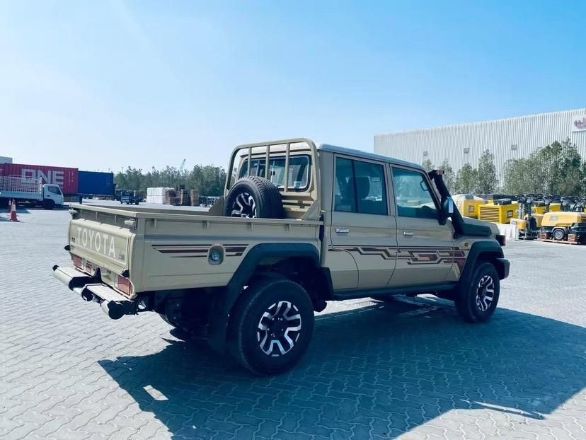 2024款丰田酷路泽LC79 2.8T 柴油 自动 双排价格配置解析