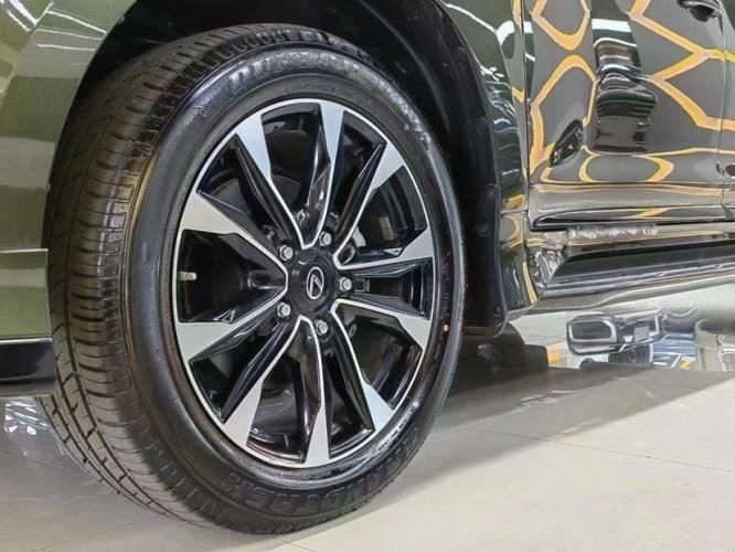 雷克萨斯LX570 V8 限量 S 黑曜最新报价配置解析