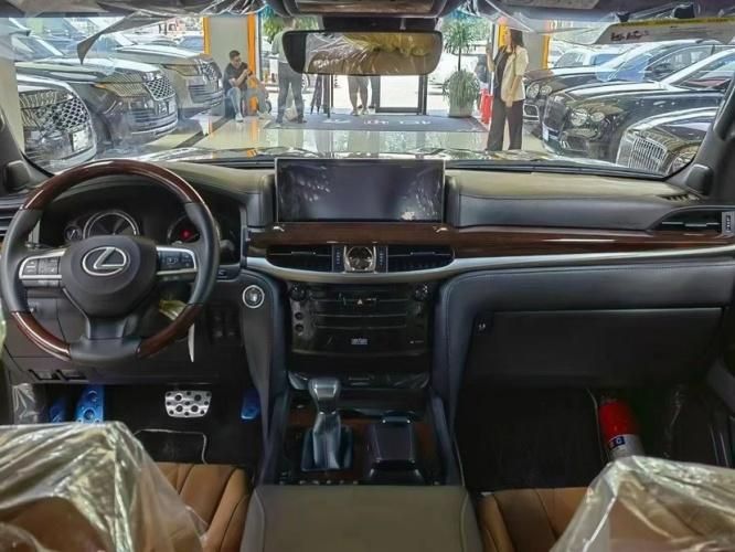 雷克萨斯LX570 V8 限量 S 黑曜最新报价配置解析