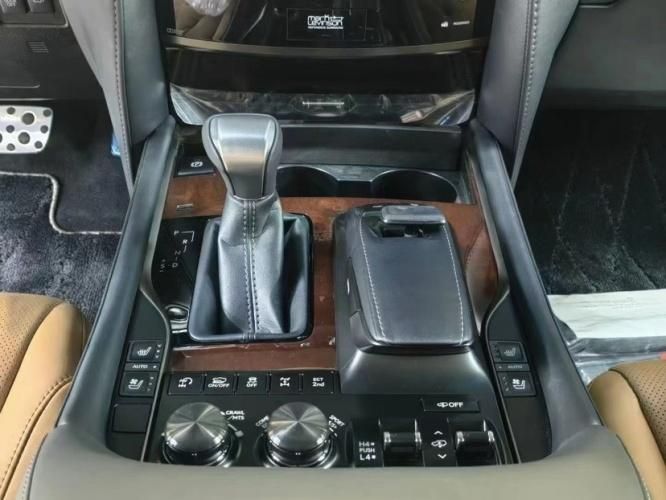 雷克萨斯LX570 V8 限量 S 黑曜最新报价配置解析