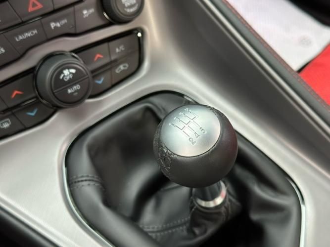 2023款加版挑战者6.4L 手动 392 Widebody宽体白/红158万谈