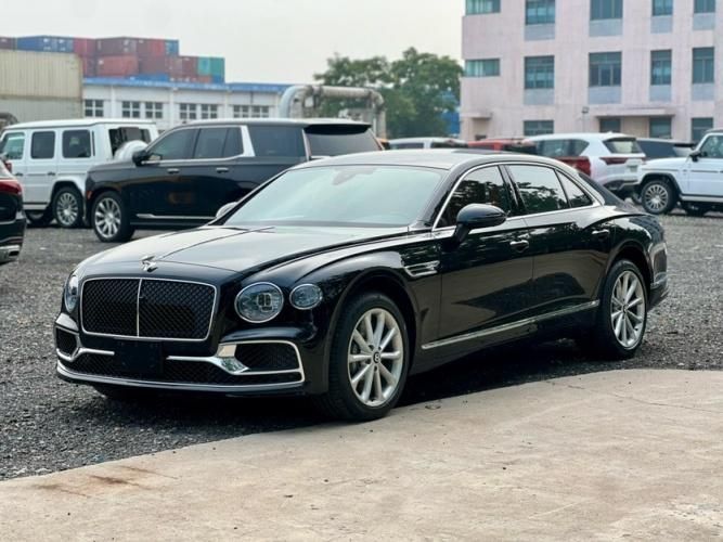 2024款欧版宾利飞驰4.0T V8 五座 黑/热刺红现车最新价格268万谈