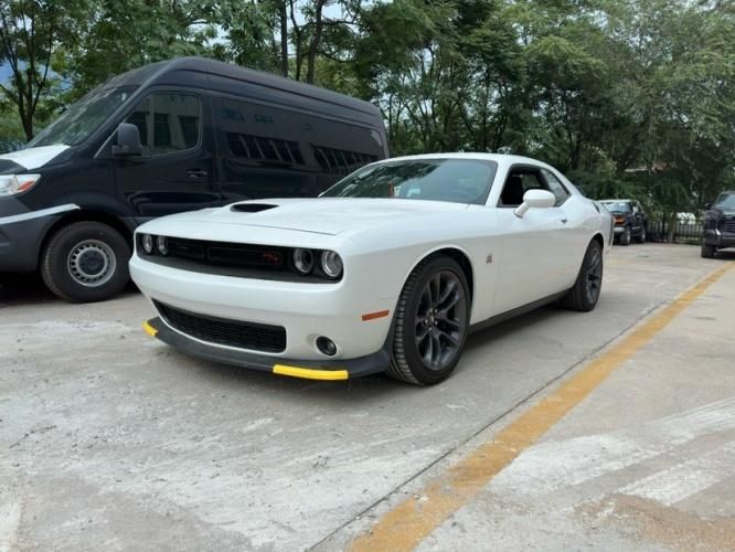 2023款加版挑战者6.4L 手动 392 Widebody宽体白/红158万谈