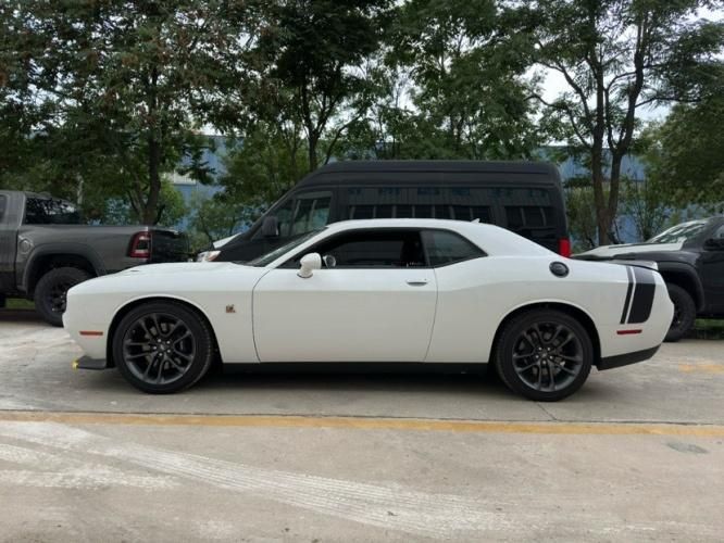 2023款加版挑战者6.4L 手动 392 Widebody宽体白/红158万谈