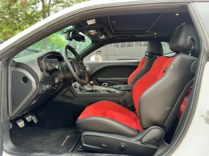 2023款加版挑战者6.4L 手动 392 Widebody宽体白/红158万谈