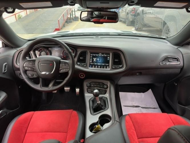 2023款加版挑战者6.4L 手动 392 Widebody宽体白/红158万谈