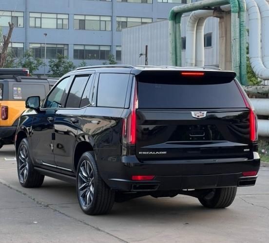 2024款加版凯雷德6.2L V8 标轴 运动铂金版最新报价156万谈