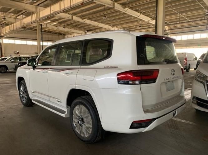 2024款丰田酷路泽4000 GXR 8气 20轮 真皮 报价 配置解析