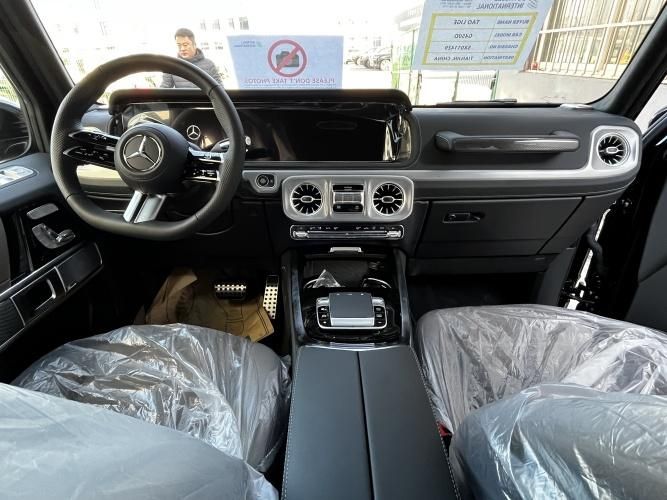 2025款韩版奔驰G450D  柴油 黑/咖 最新报价及配解析165万谈