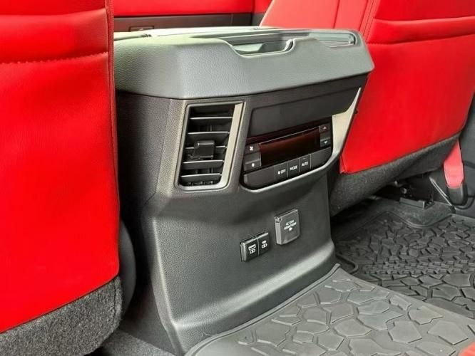 2024款加版丰田红杉3.5T TRD PRO 7座18轮最新价格 配置解析
