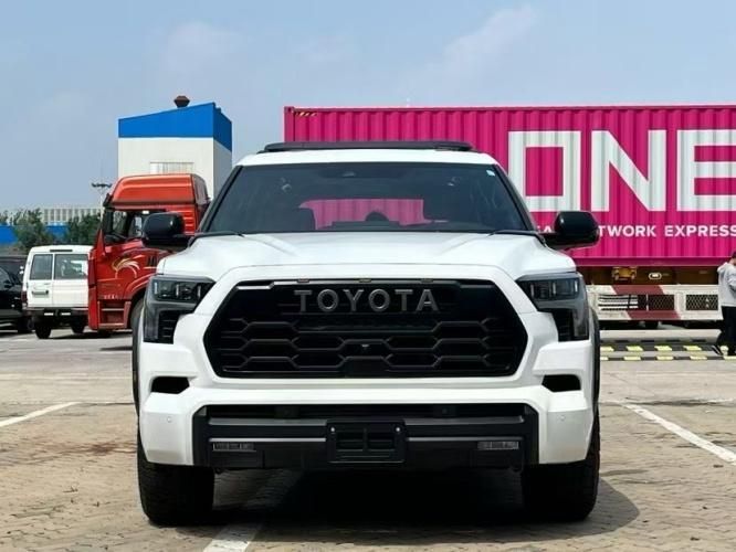 2024款加版丰田红杉3.5T TRD PRO 7座18轮最新价格 配置解析