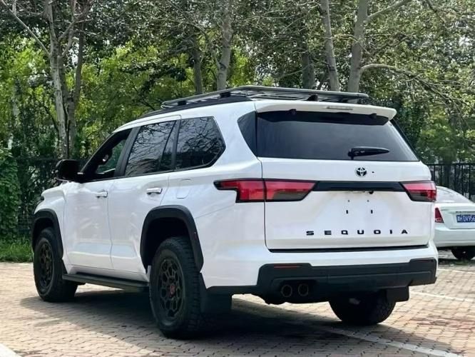 2024款加版丰田红杉3.5T TRD PRO 7座18轮最新价格 配置解析