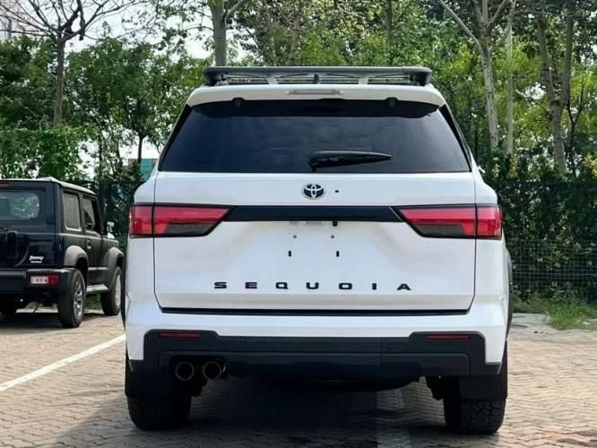 2024款加版丰田红杉3.5T TRD PRO 7座18轮最新价格 配置解析
