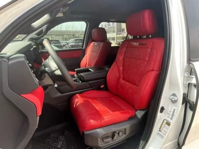 2024款加版丰田红杉3.5T TRD PRO 7座18轮最新价格 配置解析