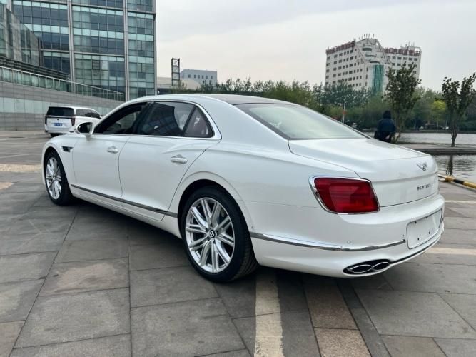 2024款中规宾利飞驰4.0T V8 五座现车价格优惠30万